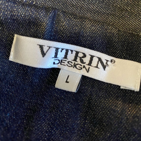 Beautiful Denim Jacket w/ Beautiful embroidery - Picture 9 of 14